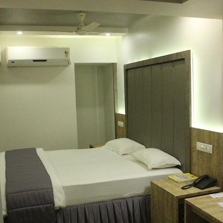 Nimantran Hotel Navi Mumbai Exterior photo