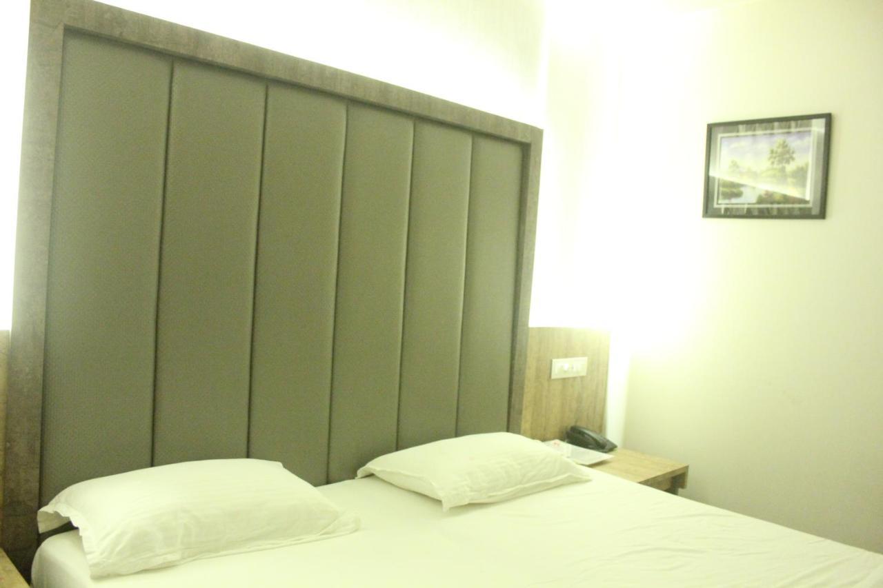 Nimantran Hotel Navi Mumbai Exterior photo