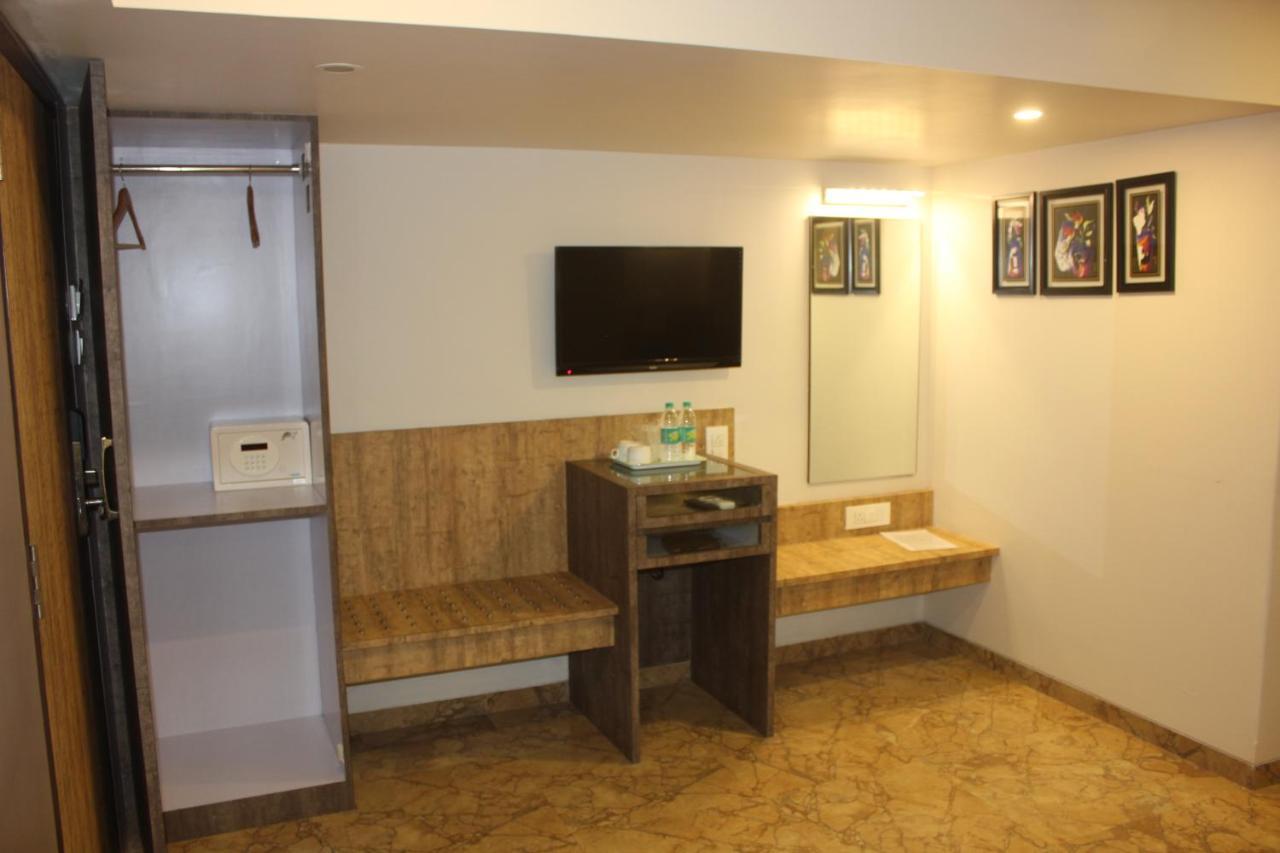 Nimantran Hotel Navi Mumbai Exterior photo