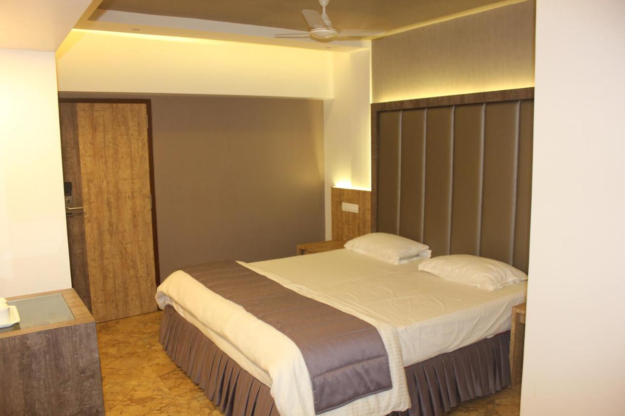 Nimantran Hotel Navi Mumbai Exterior photo