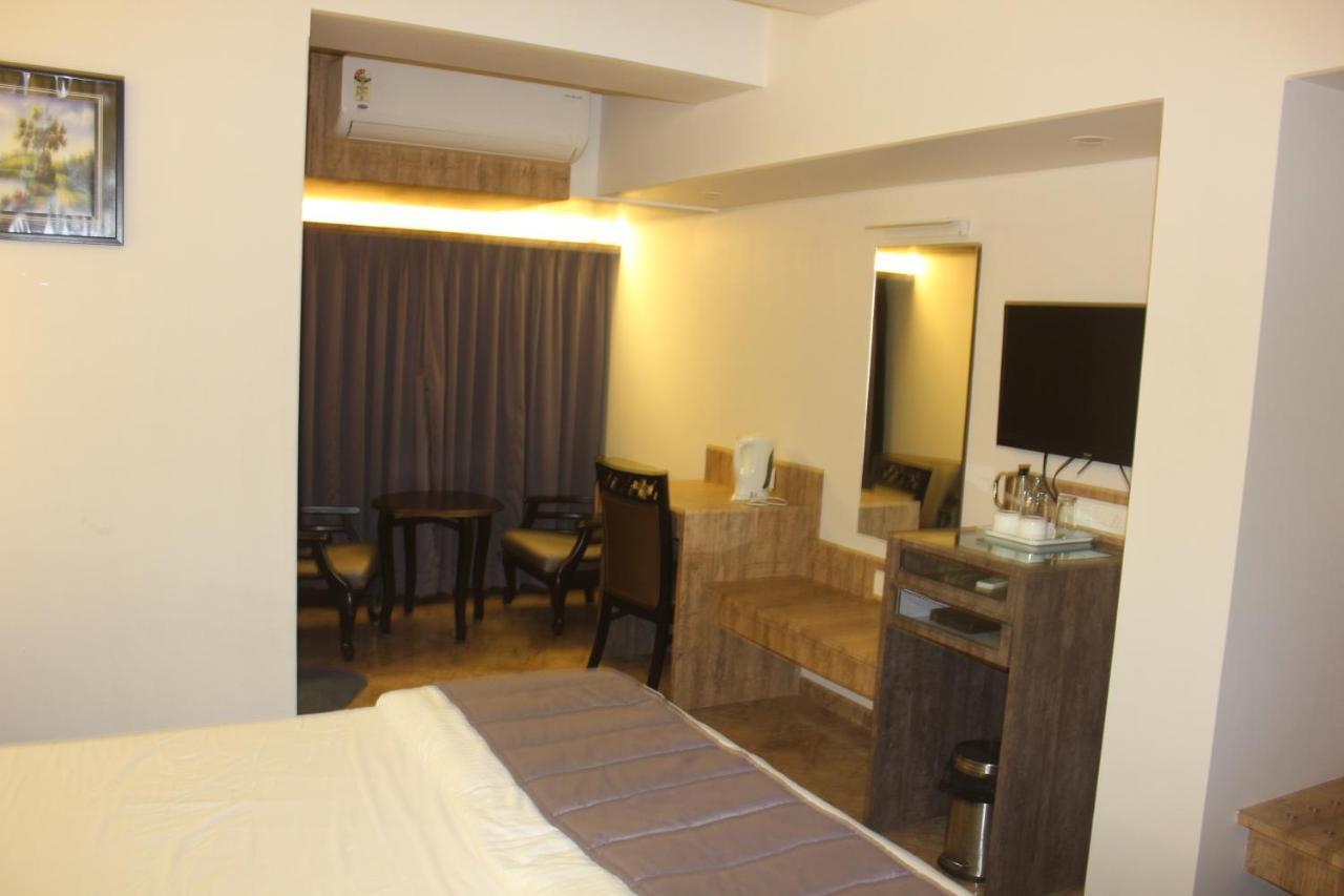 Nimantran Hotel Navi Mumbai Exterior photo