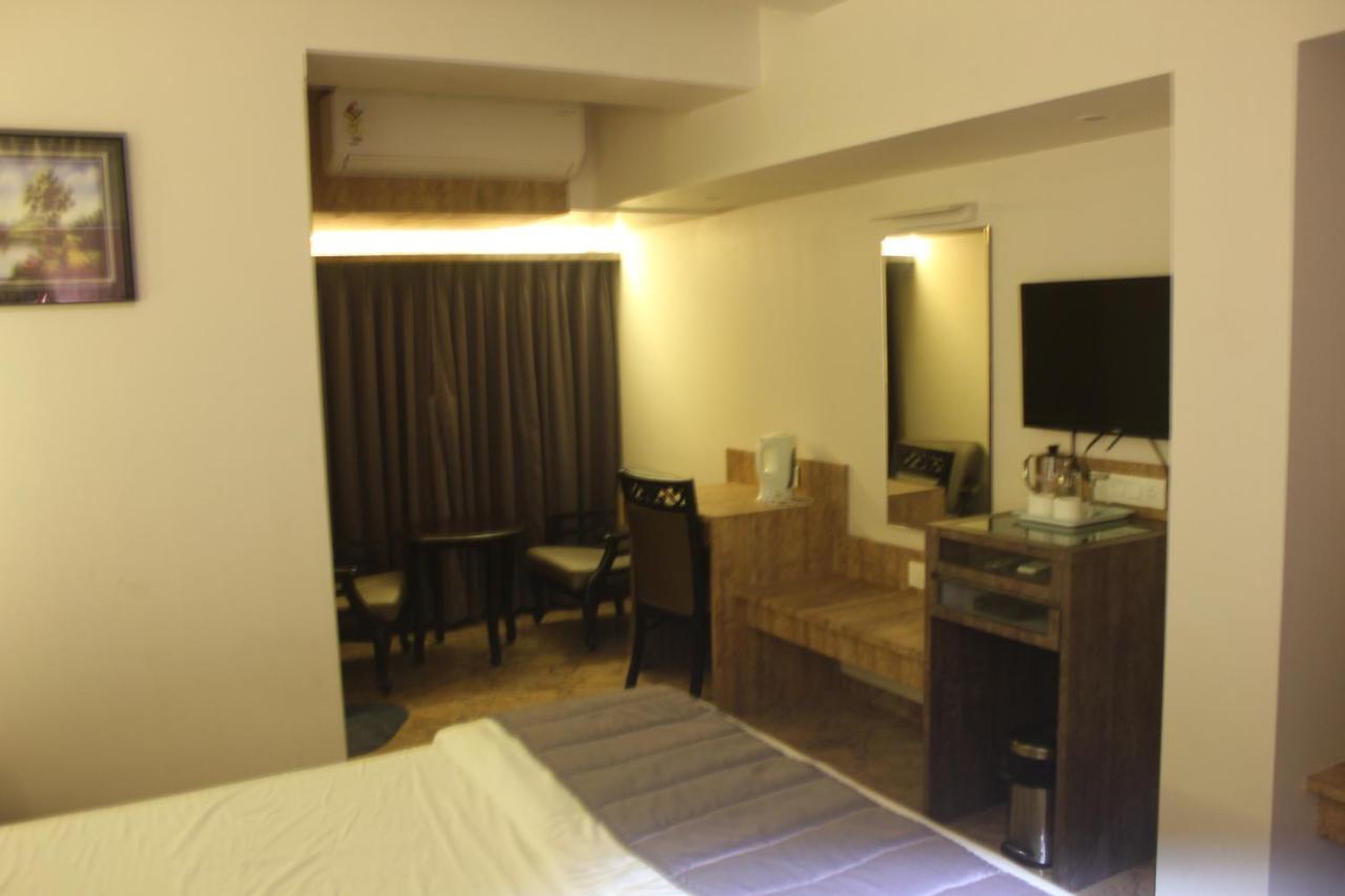 Nimantran Hotel Navi Mumbai Exterior photo