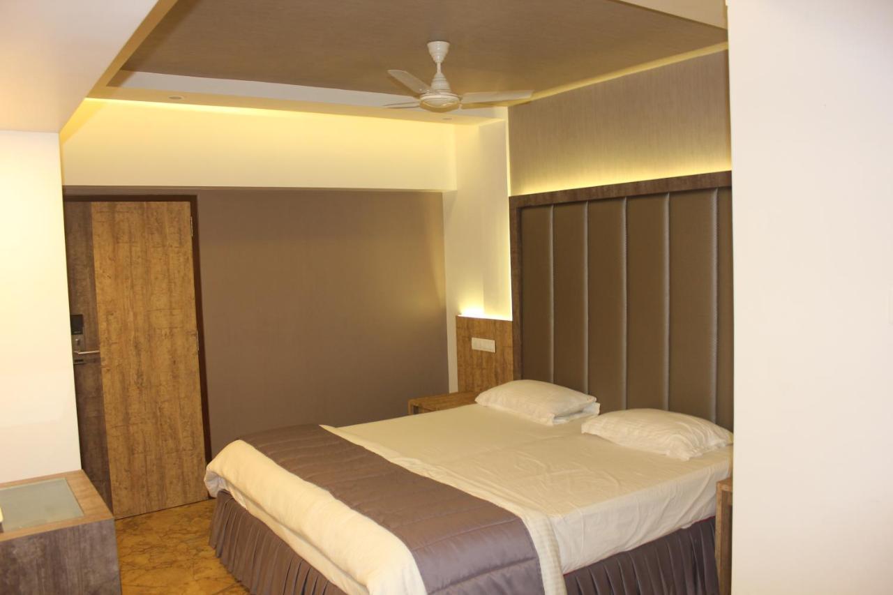 Nimantran Hotel Navi Mumbai Exterior photo