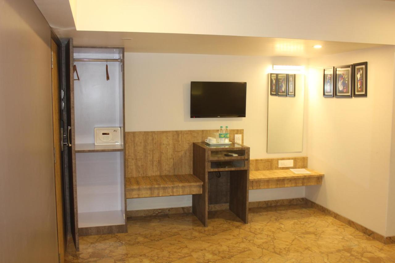 Nimantran Hotel Navi Mumbai Exterior photo