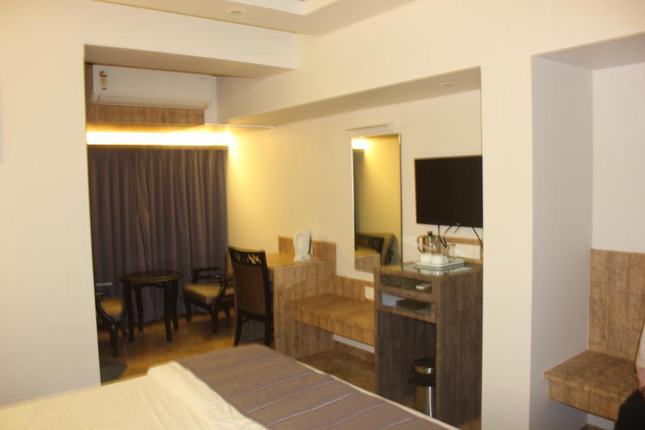 Nimantran Hotel Navi Mumbai Exterior photo