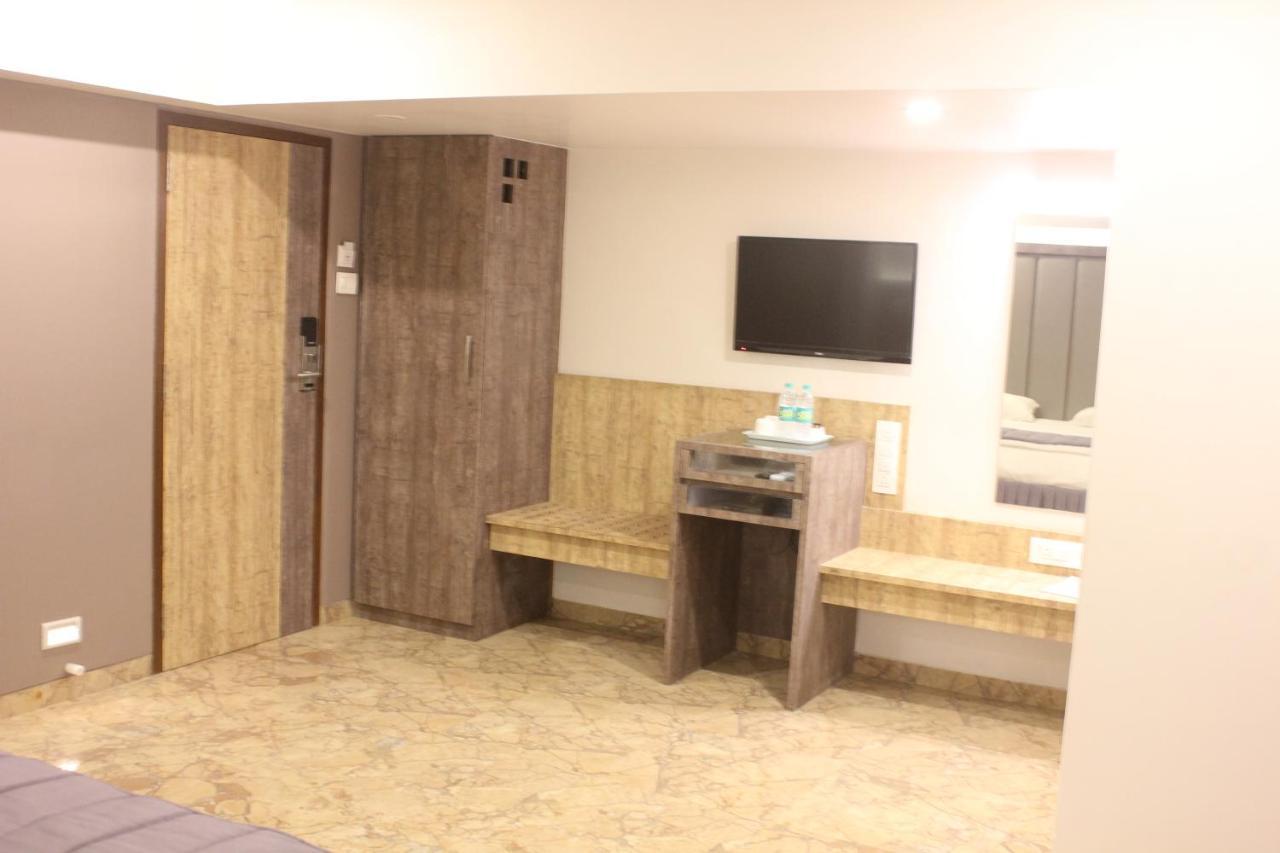Nimantran Hotel Navi Mumbai Exterior photo